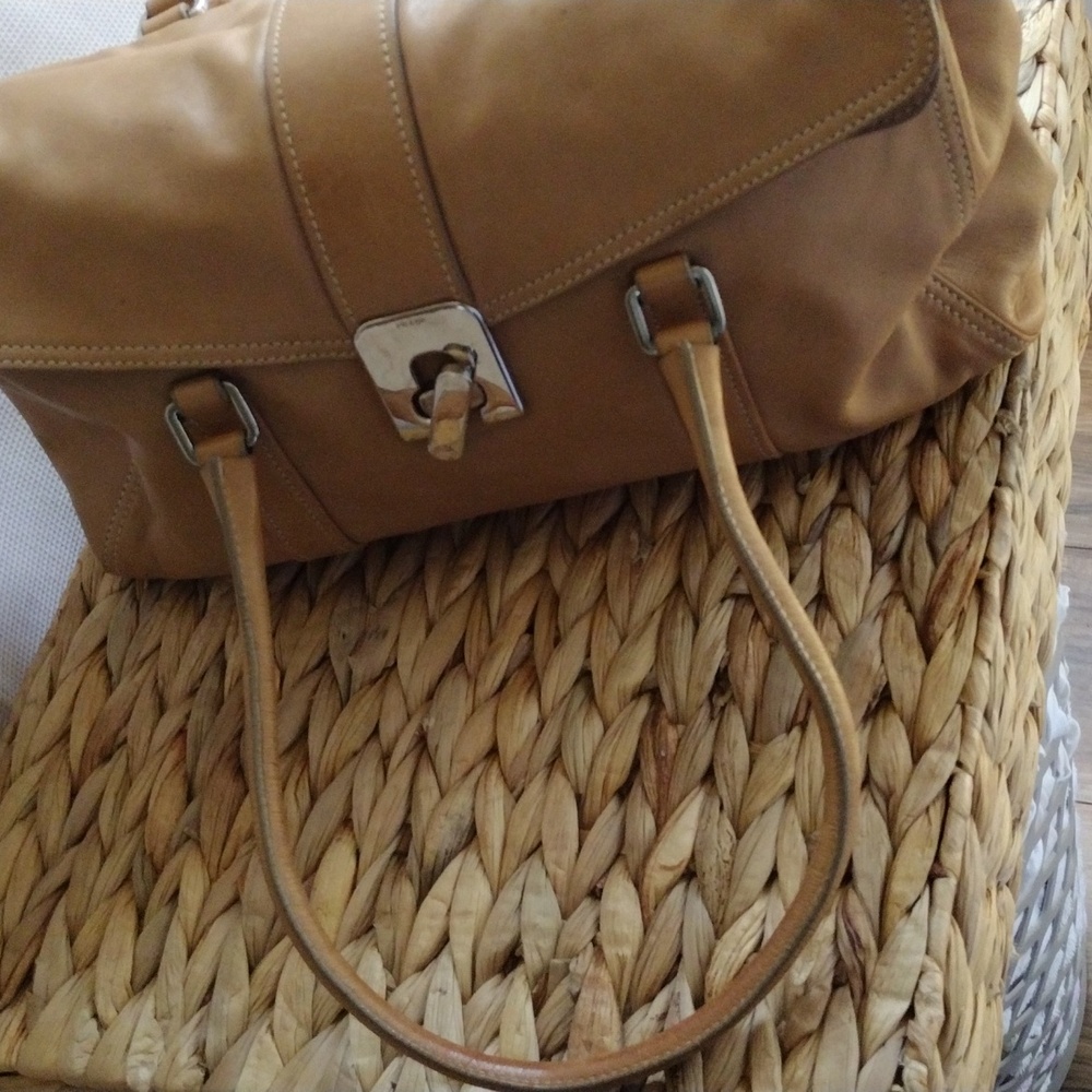Prada Cuervo tan soft leather shoulder bag. - Picture 8 of 13